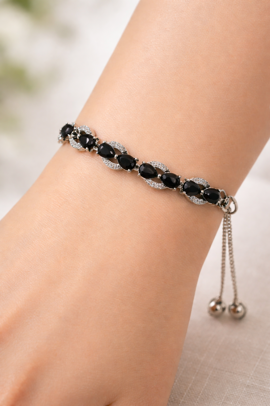π€ Adjustable black stone bracelet π€