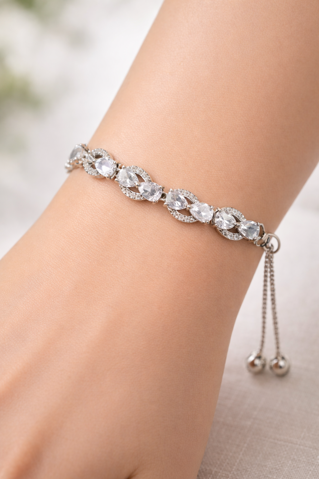 π€ Adjustable white stone bracelet π€