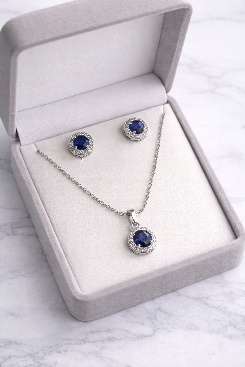 π Zircon Sapphire Round Stone Setπ