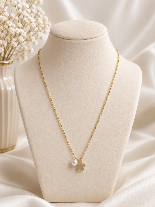 The pearl bloom pendant